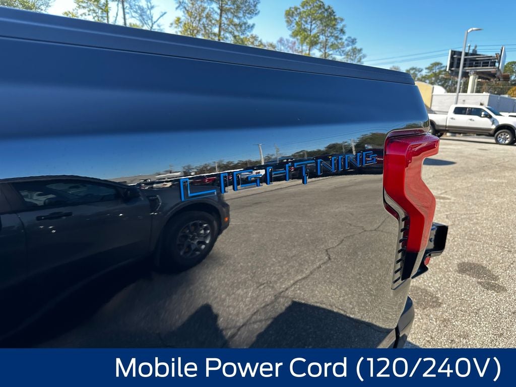 2025 Ford F-150 Lightning Lariat