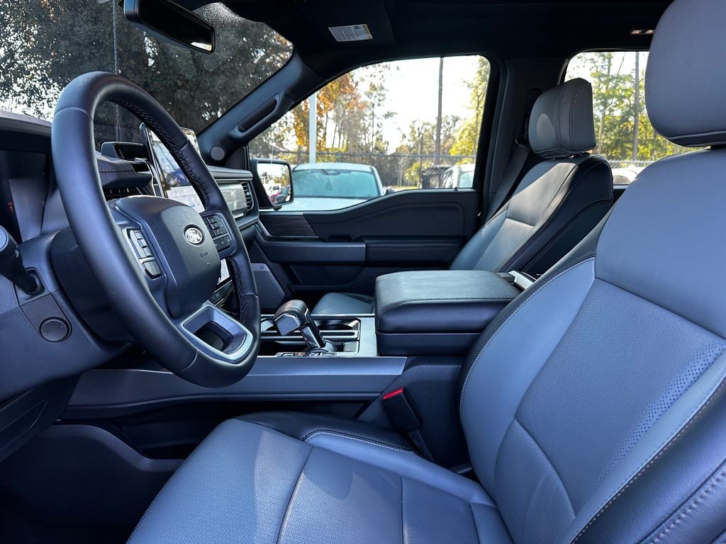 2025 Ford F-150 Lightning Lariat