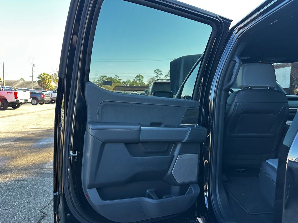 2025 Ford F-150 Lightning Lariat