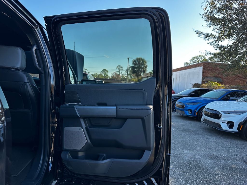 2025 Ford F-150 Lightning Lariat